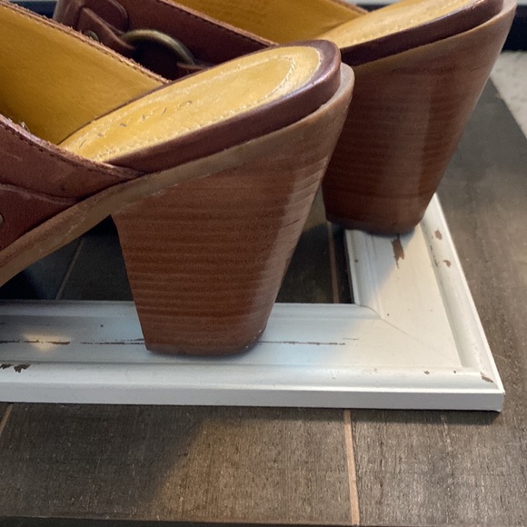 DONATED Gianni Bini size 7M brown slip-on heeled sandal. - Picture 9 of 10